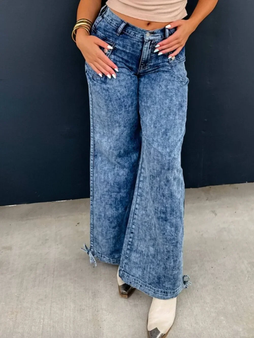 NWT - Blakely Charlie Cinch Hem Wide Leg Jeans Acid Wash Blue Size Large